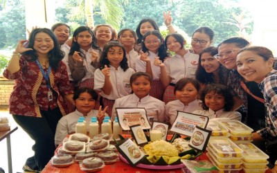 SD Fransiskus 3 Meriahkan Hari Pangan Sedunia, Bulan Bahasa, dan Bulan Rosario, Dengan Doa dan kreativitas